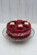 Cargar imagen en el visor de la galería, Pastel Cursi - Red velvet cookies n cream (grande)
